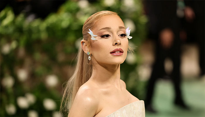 Ariana Grande joins Weverse.