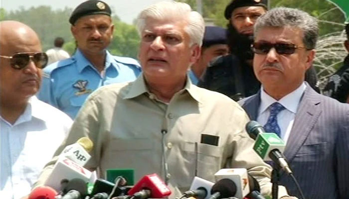 Dr Syed Asif Kirmani talking to the media in Islamabad in 2017. — YouTube/Geo News/Screengrab