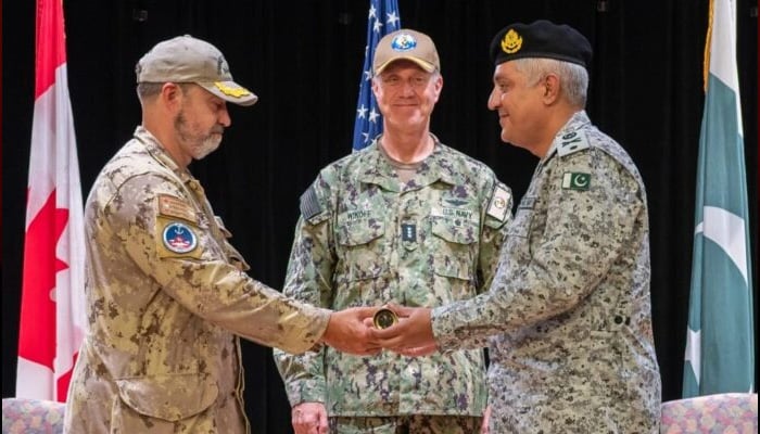 Capt Mathews of the Royal Canadian Navy (left) hands over baton of command to Commodore Asim Sohail Malik of the Pakistan Navy at the change of command ceremony on July 23, 2024. — Pakistan Navy