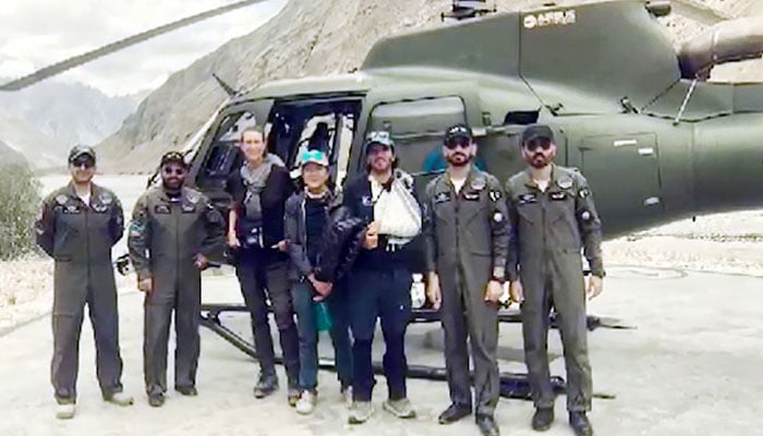 Pakistan Army soldiers with foreign climbers after the rescue operation. — Radio Pakistan