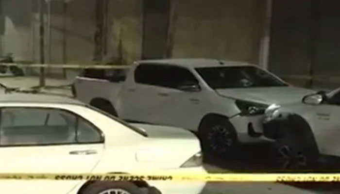 An image showing the two vehicles (right) involved in deadly shooting in Karachis DHA on July 26, 2024. — Screengrab via Geo News