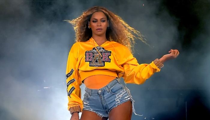 Beyoncé makes surprise Olympics appearance, wows fans with glam look