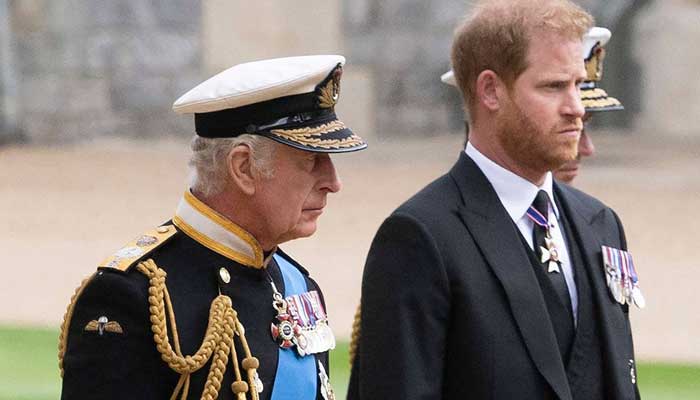 Charles saves monarchy from King Harry, Queen Meghan