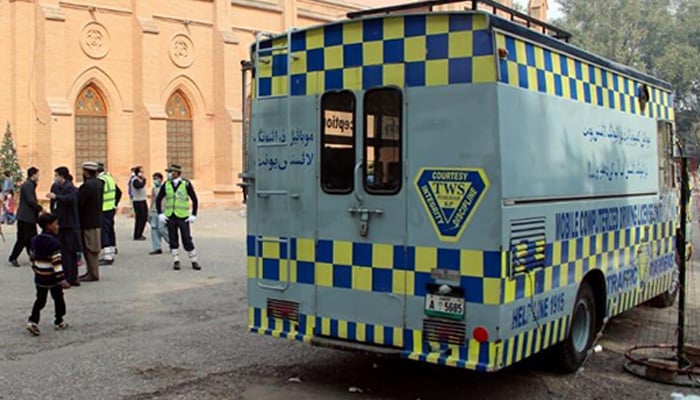 A mobile van of City Traffic Police Peshawar facilitates the citizens from Christian community outside a church to get learners driving licences, Peshawar Cantt, December 25, 2020. — Facebook/@CityTrafficPolicePeshawar