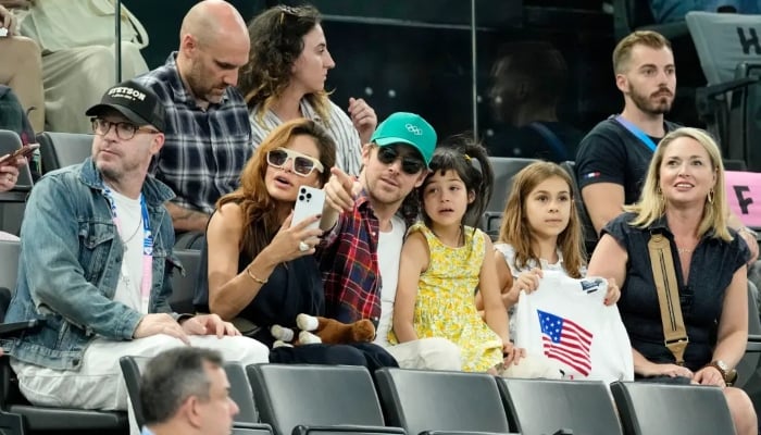 Eva Mendes, Ryan Gosling blend into crowd at Olympics with their daughters