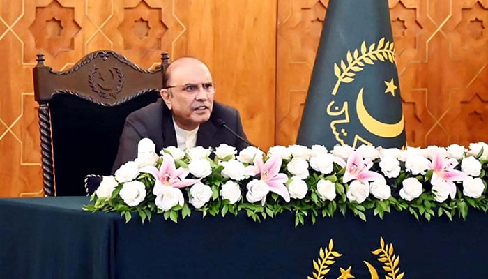 President, Asif Ali Zardari addresses a delegation of the Federation of Pakistan Chambers of Commerce and Industry (FPCCI) at the Aiwan-e-Sadr in Islamabad on Thursday, August 1, 2024. — PPI