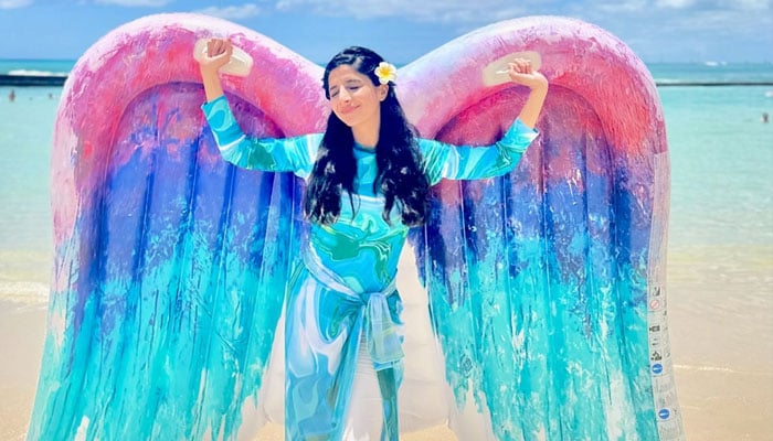 Mawra Hocane poses for a picture at a beach in Hawaii. — Instagram/@mawrellous