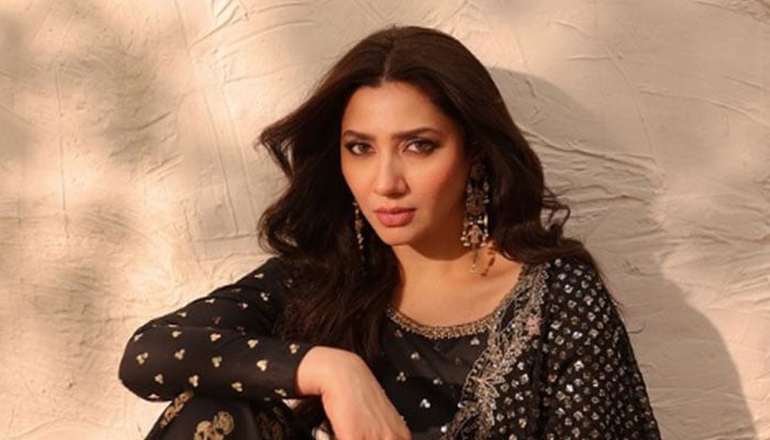 Pakistani actor Mahira Khan poses for a photograph. — Instagram/@mahirahkhan