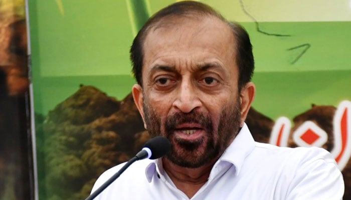 MQM-P leader Farooq Sattar speaks at a tree plantation drive in Karachi on August 4, 2024. — Facebook/Dr Farooq Sattar