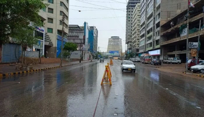 This file image shows Karachis II Chundrigar Road after light rain. — Geo.tv/File