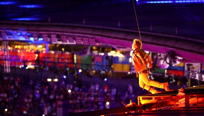 Tom Cruise pulls off jaw-dropping stunt at Paris Olympics closing ceremony