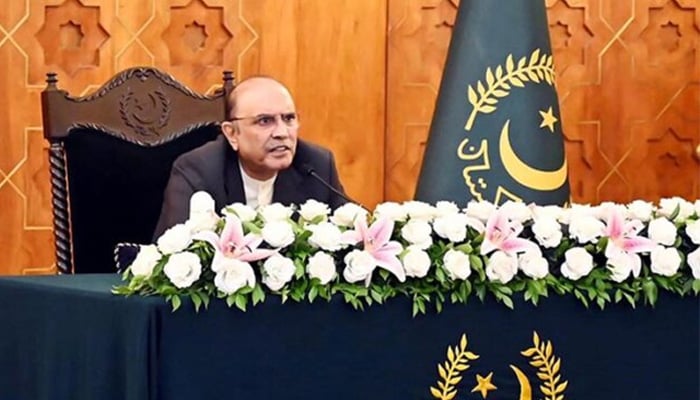 President Asif Ali Zardari speaking to a delegation of the Federation of Pakistan Chambers of Commerce & Industry at Aiwan-e-Sadr, August 1, 2024. — APP