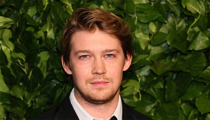 Joe Alwyn makes Hamnet debut with Jessie Buckley.