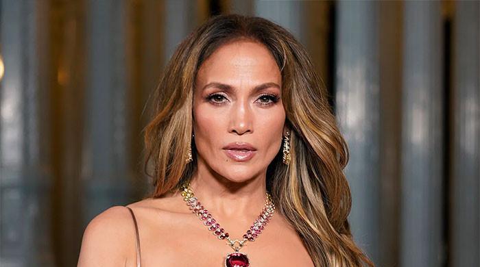 Jennifer Lopez ignores Ben Affleck's 52nd birthday, posts glamorous portraits