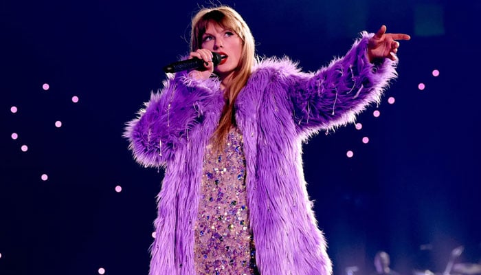 Taylor Swifts rock band stops concert midway