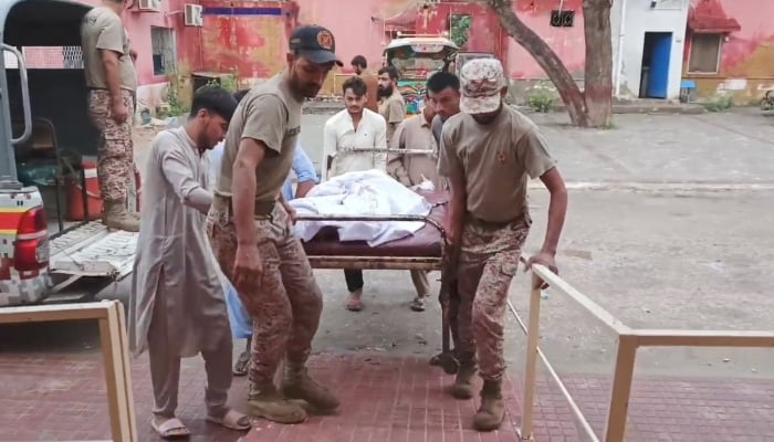 Officials of Sindh Rangers are helping in shifting a body to a hospital in Ghotki on August 19, 2024. —Screengrab/ Reporter