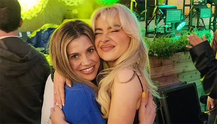 Sabrina Carpenter shares heartfelt message for Danielle Fishel amid cancer fight