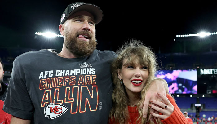 Taylor Swifts boyfriend Travis Kelce flies out of Rhode Island after a weekend together