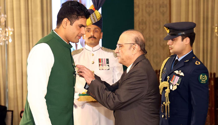 Olympic gold medallist Arshad Nadeem receiving the Hilal-e-Imtiaz from President Asif Ali Zardari on August 29, 2024. — PID