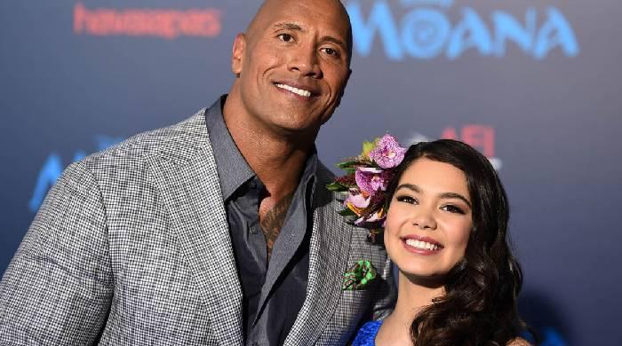 Auli'i Cravalho 'Moana' کے ساتھی اداکار Dwayne Johnson کے بارے میں خوش ہیں۔