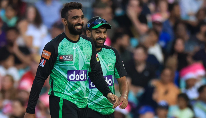 Pakistani leg-spinner Usama Mir walks ahead of pacer Haris Rauf , wearing jerseys of Melbourne Stars, during a match against Sydney Sixers in the Big Bash League (BBL) on December 26, 2023. — Cricket Australia (CA)