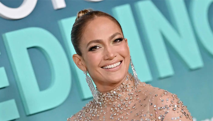 Jennifer Lopez shows off her dance moves on a shopping trip