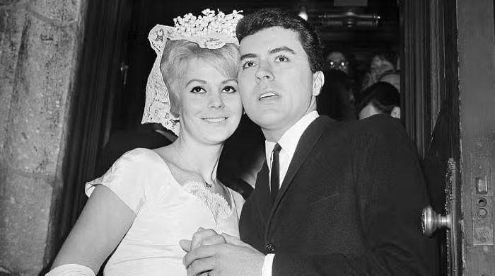 Nancy Sinatra pays tribute to late actor James Darren