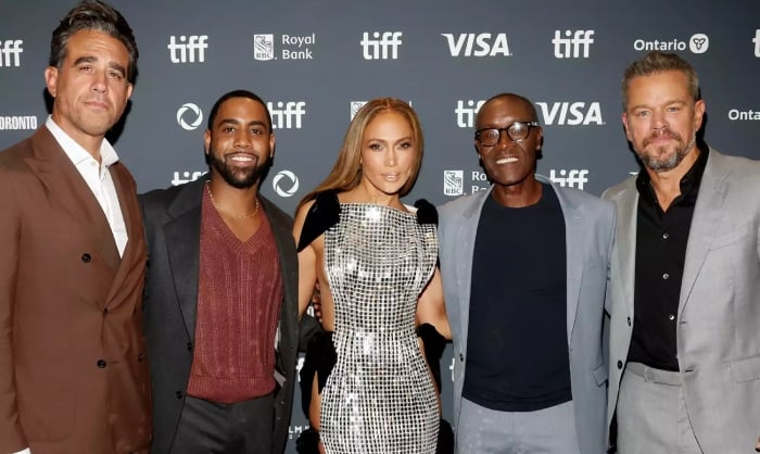 Jennifer Lopez berfoto dengan sahabat karib Ben Affleck di TIFF