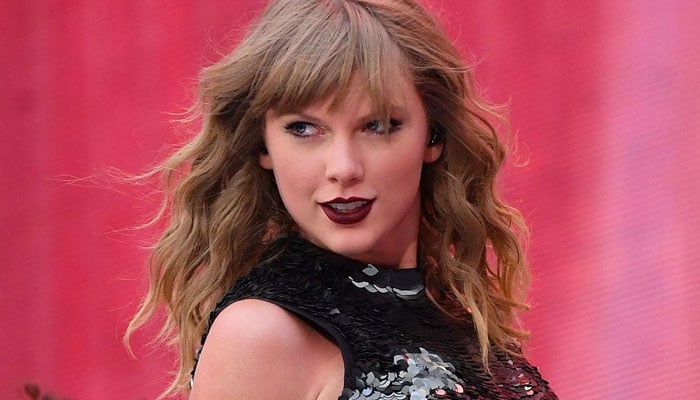 Fans gather hints about Reputation era coming soon