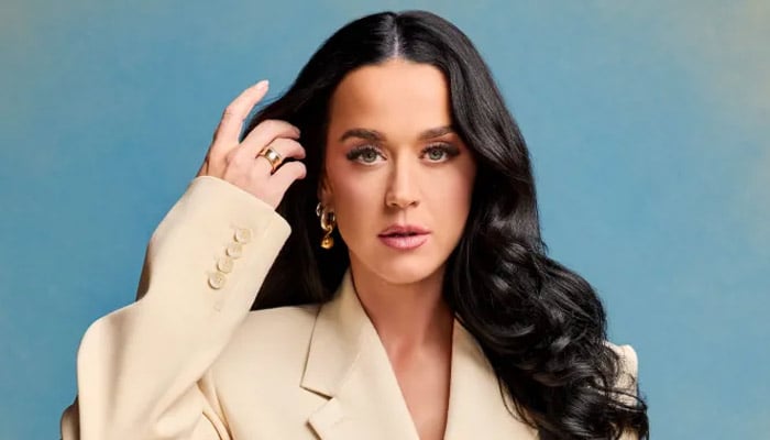 Katy Perry performs a medley of her hit tracks at before bagging the Vanguard award