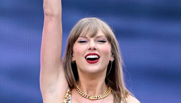 Jason Kelce compares Taylor Swift to the biggest stars in the music industry