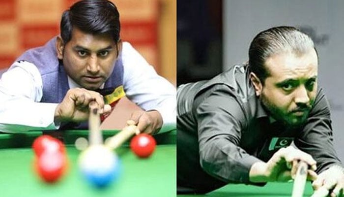 Pakistani snooker players Asjad Iqbal (left) and Awais Munir. — APP