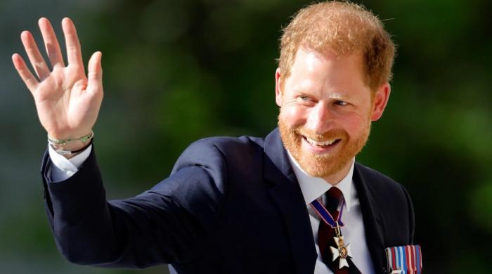 Prince Harry rubs shoulder with eminent royal figure in Meghan’s absence