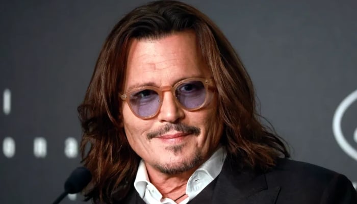 Johnny Depp surprises childrens hospital as Captain Jack Sparrow