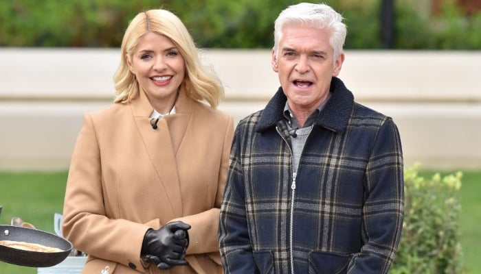 Phillip Schofield appears to mock Holly Willoughby in new show