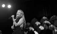 Kate Hudson Shines On Stage With Dazzling Performance At Goldie’s Love-In Gala Celebration