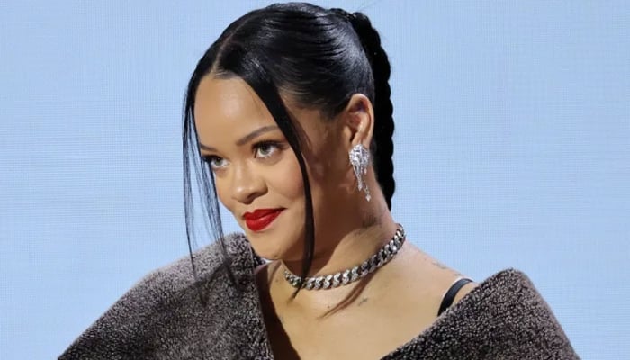 Rihanna grabs dinner with close pals after New York Fashion Week drama