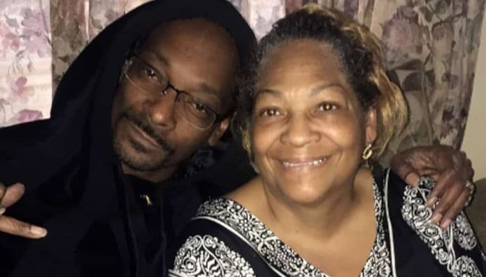 Snoop Dogg feels the ‘spirit of his mother’ on the latest episode of the singing show