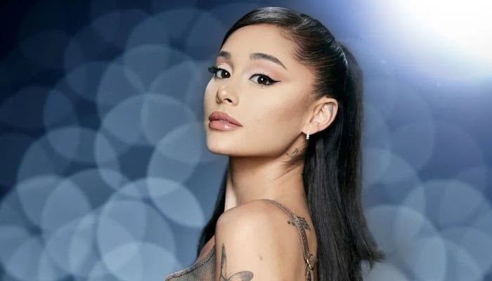 Ariana Grande revida os trolls após mudanças confusas de voz ao longo dos anos