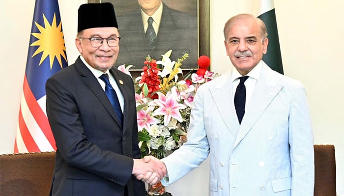 PM Shehbaz Sharif shakes hand with Malaysian counterpart YAB Dato Seri Anwar Ibrahim on October 3, 2024. — PID