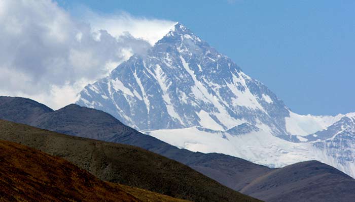 Mount Everest, known in Tibetan as Qomolangma, rises behind foothills, as seen from near the Tibetan town of Shegar, April 27, 2008. — Reuters