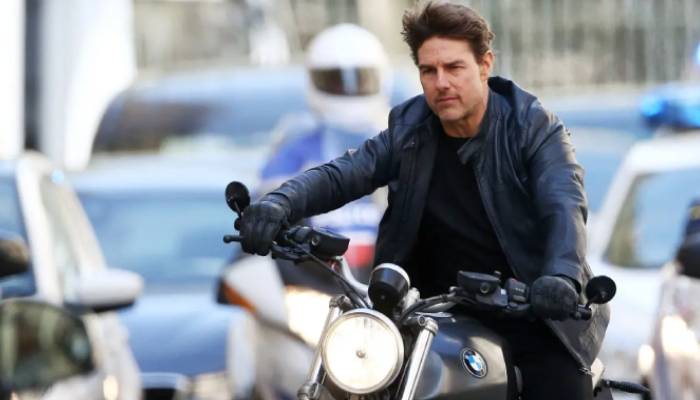 Tom Cruises family and friends want him to stop performing dangerous stunts: Source