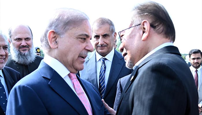 PM Shehbaz Sharif bidding farewell to Maylaysian counterpart Dato Seri Anwar Ibrahim at Nur Khan Air Base, Rawalpindi, on October 4, 2024. — PID