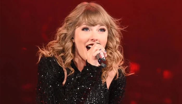 Fans speculate that Taylor Swift has an exciting news up her sleeves