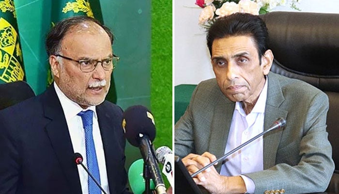 Federal Minister for Planning, Development and Reform Ahsan Iqbal (left) and Muttahida Qaumi Movement-Pakistan (MQM-P) Convener Dr Khalid Maqbool Siddiqui. — APP/File