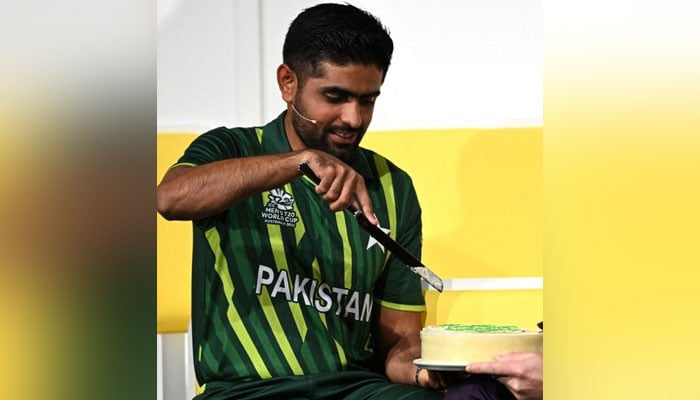 Pakistan captain Babar Azam cuts his birthday cake at a press conference in Melbourne on October 15, 2022, ahead of the 2022 T20 World Cup cricket tournament. — AFP