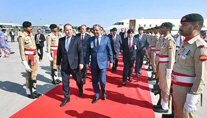 Belarus Prime Minister Roman Golovchenko being welcomed by Minister for Law and Justice Azam Nazeer Tarar at at Islamabad International Airport, October 15, 2024. — PID