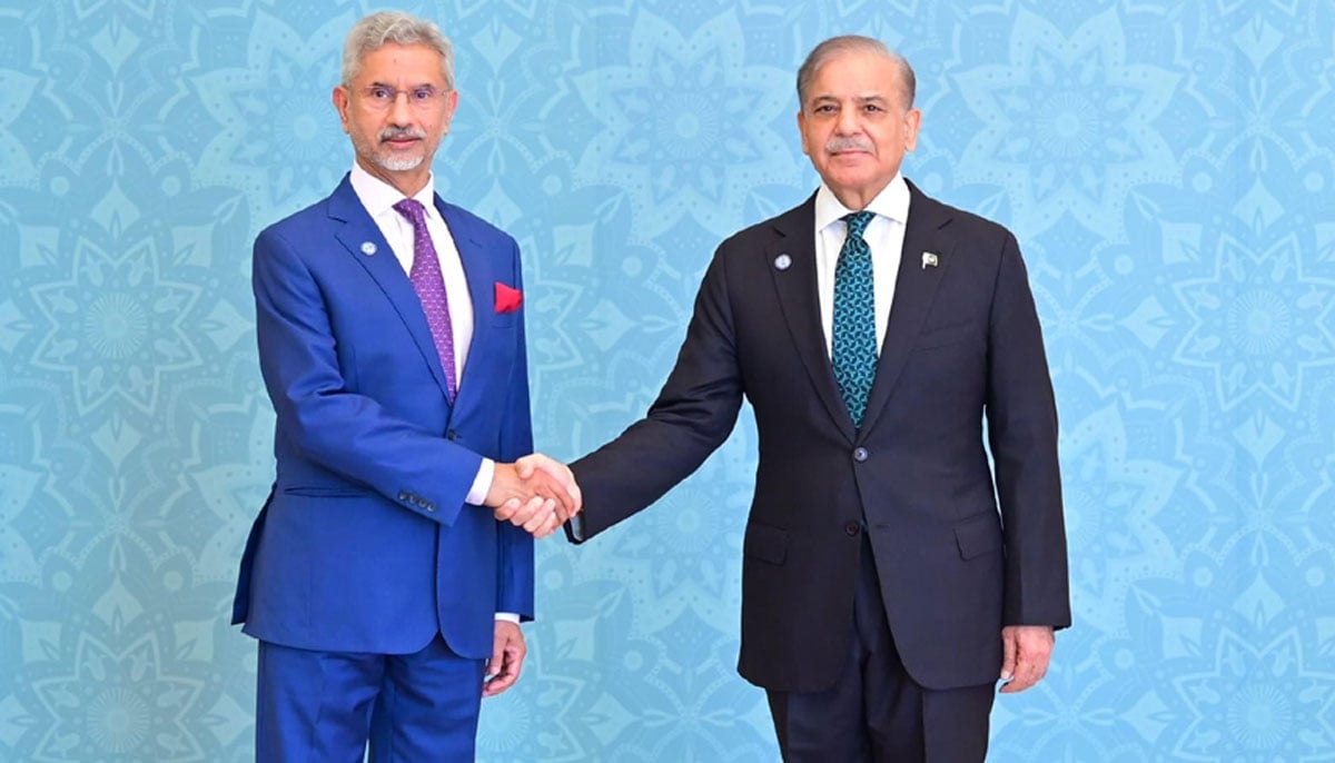 PM Shehbaz Sharif shakes hands with Indian FM Subrahmanyam Jaishankar at the Jinnah Convention Centre for the SCO summit in Islamabad on October 16, 2024. — PID