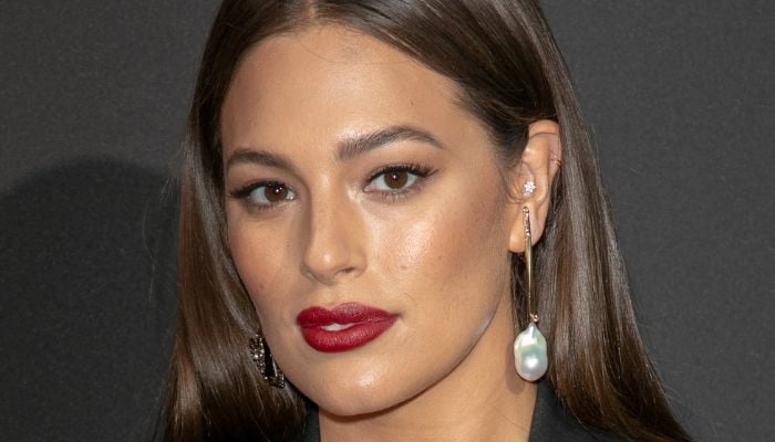 Ashley Graham praised by fans over body positivity.