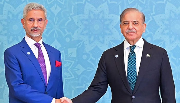 Prime Minister Shehbaz Sharif (right) shaking hands with Indias Foreign Minister Subrahmanyam Jaishankar during the Shanghai Cooperation Organisation (SCO) summit, in Islamabad on October 16, 2024. — AFP